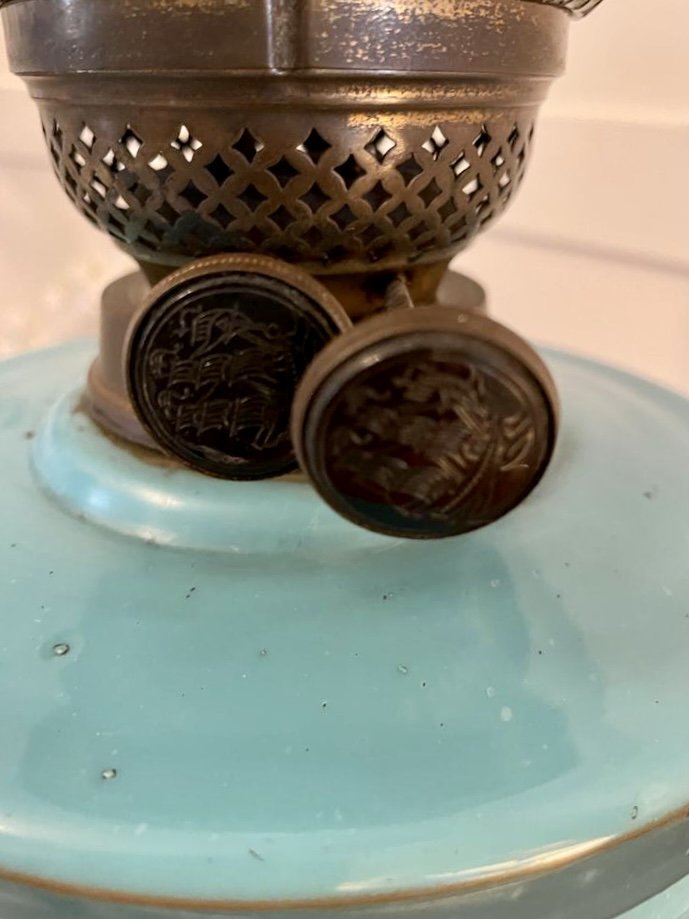 Quality Antique Victorian Oil Lamp - Image 2